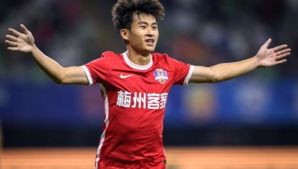 PG模拟器-【中超】尹鸿博单刀陈国抗两球 梅州6比0大胜河北